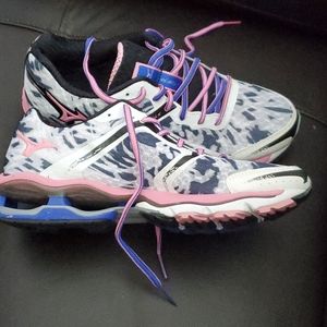 Mizuno Wave Creation 15